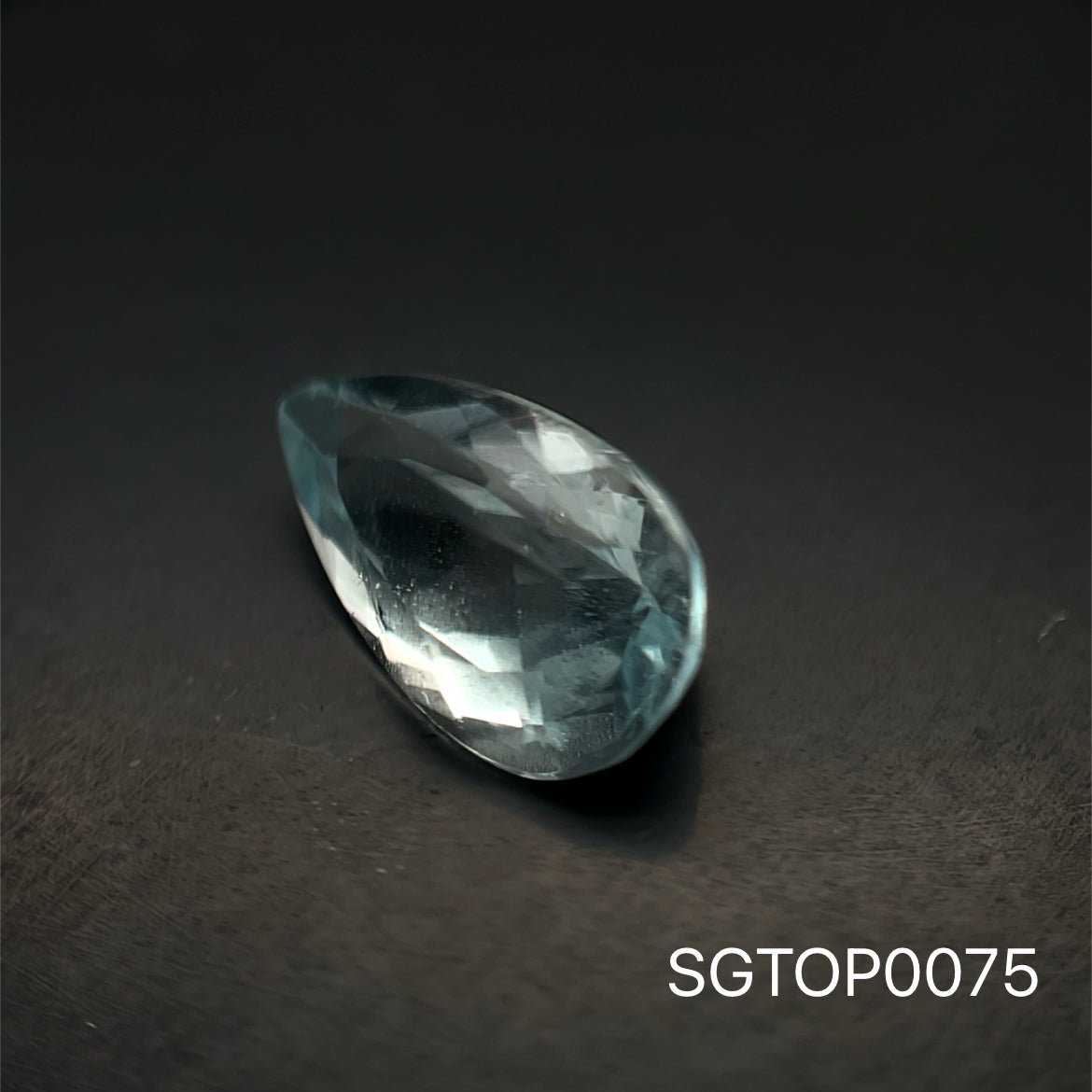 TOPACIO AZUL PERA 11.5 x 6.9 MM 2.925 CTS