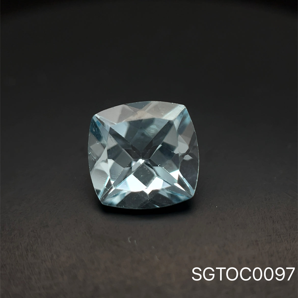 TOPACIO AZUL CUSHION 7.9 X 7.8 MM  2.55 CTS