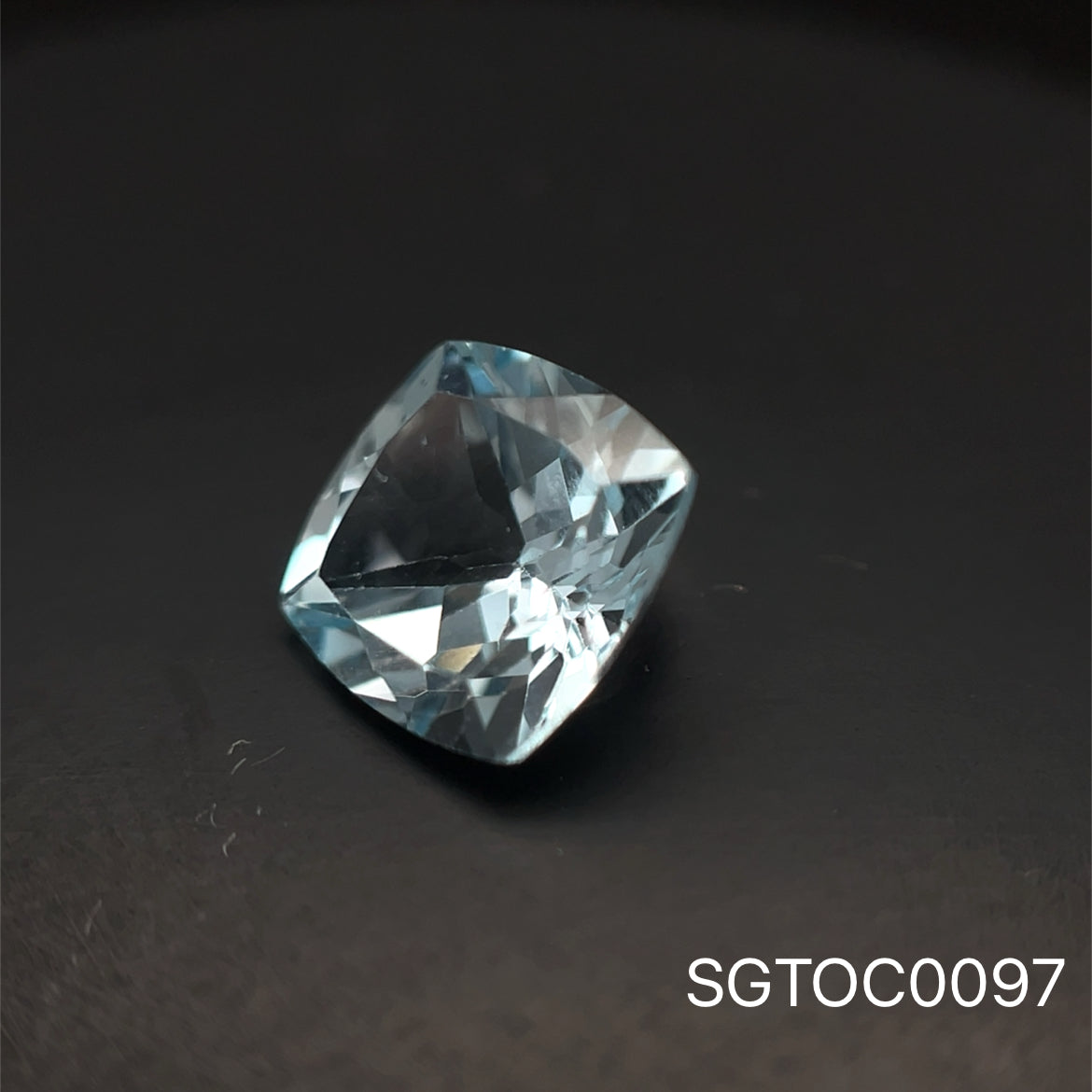 TOPACIO AZUL CUSHION 7.9 X 7.8 MM  2.55 CTS