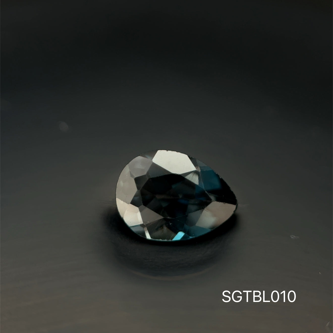 TOPACIO BLUE LONDON, CORTE PERA, 1.255 CT/ 6 X 8 MM