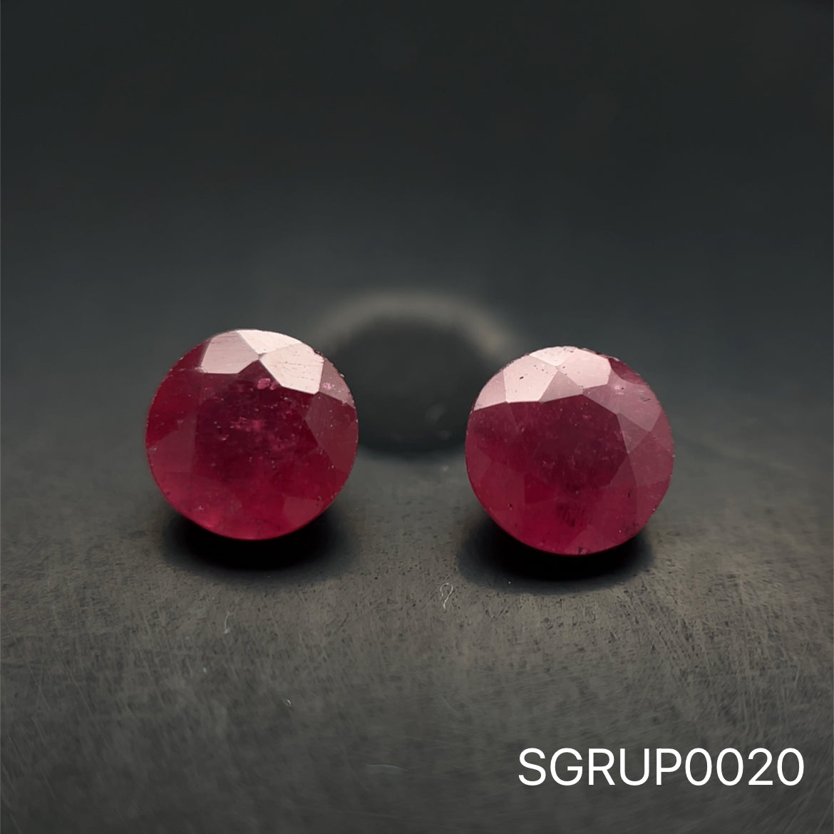 PAR DE RUBI CORTE REDONDO 5 MM 1.58 CT