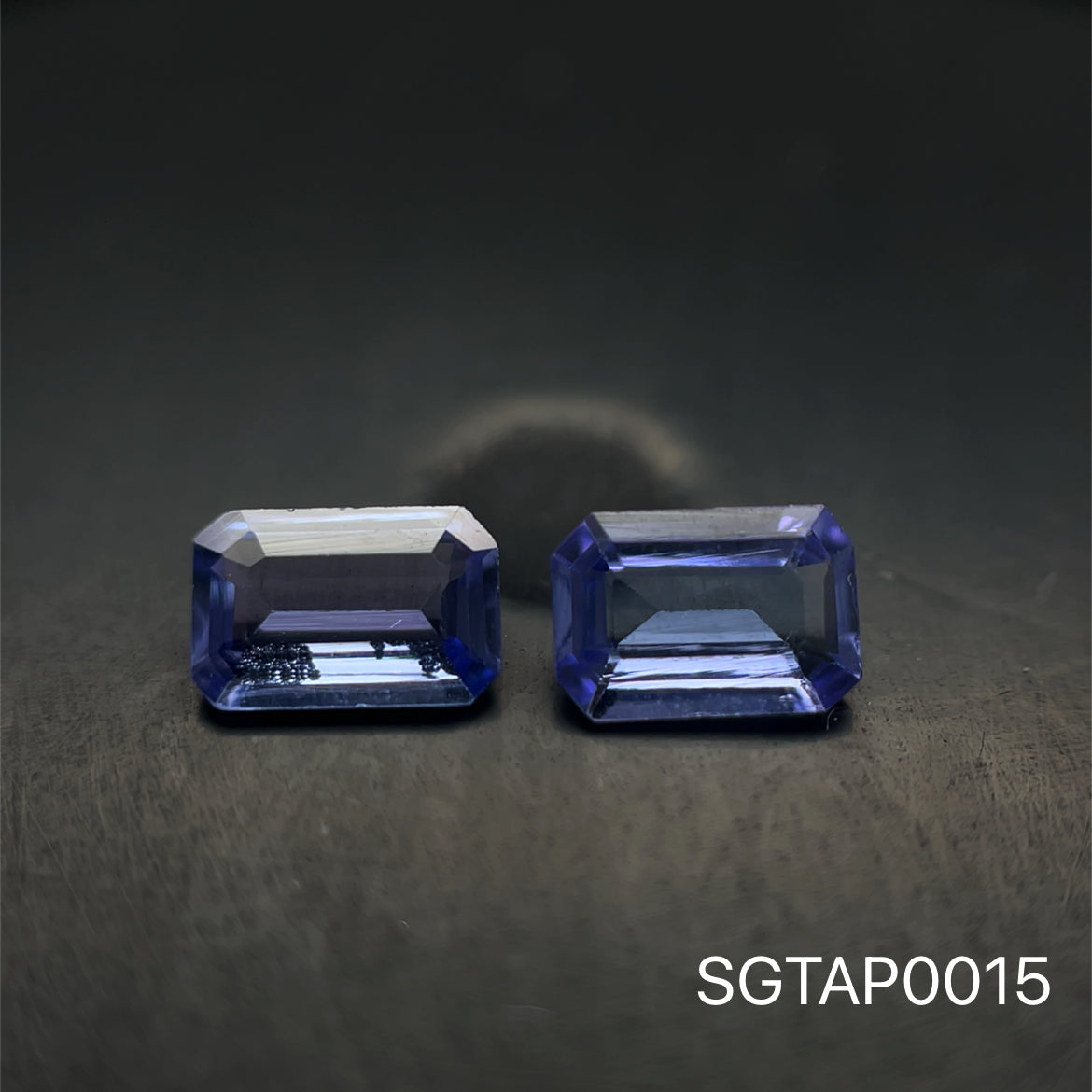 PAR DE TANZANITAS CORTE ESMERALDA 6 X 4 MM 0.93 CT