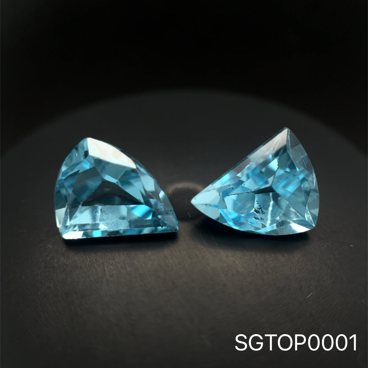 PAR DE TOPACIO SUIZO CORTE MODERNO 14.3 X 12.1 MM 16.38 CTS