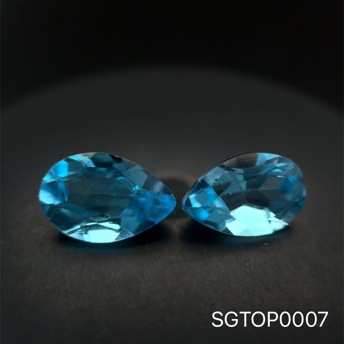 PAR DE TOPACIO SUIZO CORTE PERA 12 X 8 MM 7.92 CTS