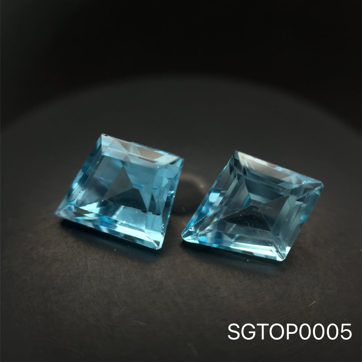 PAR DE TOPACIOS SUIZO CORTE MODERNO 14.3 MM 15.88 CTS