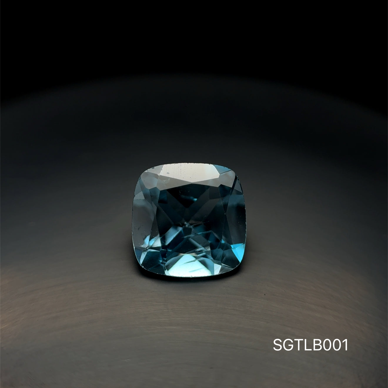 TOPACIO BLUE LONDON, CORTE CUSHION, 5.290 CT / 10.15 X 10.10 MM