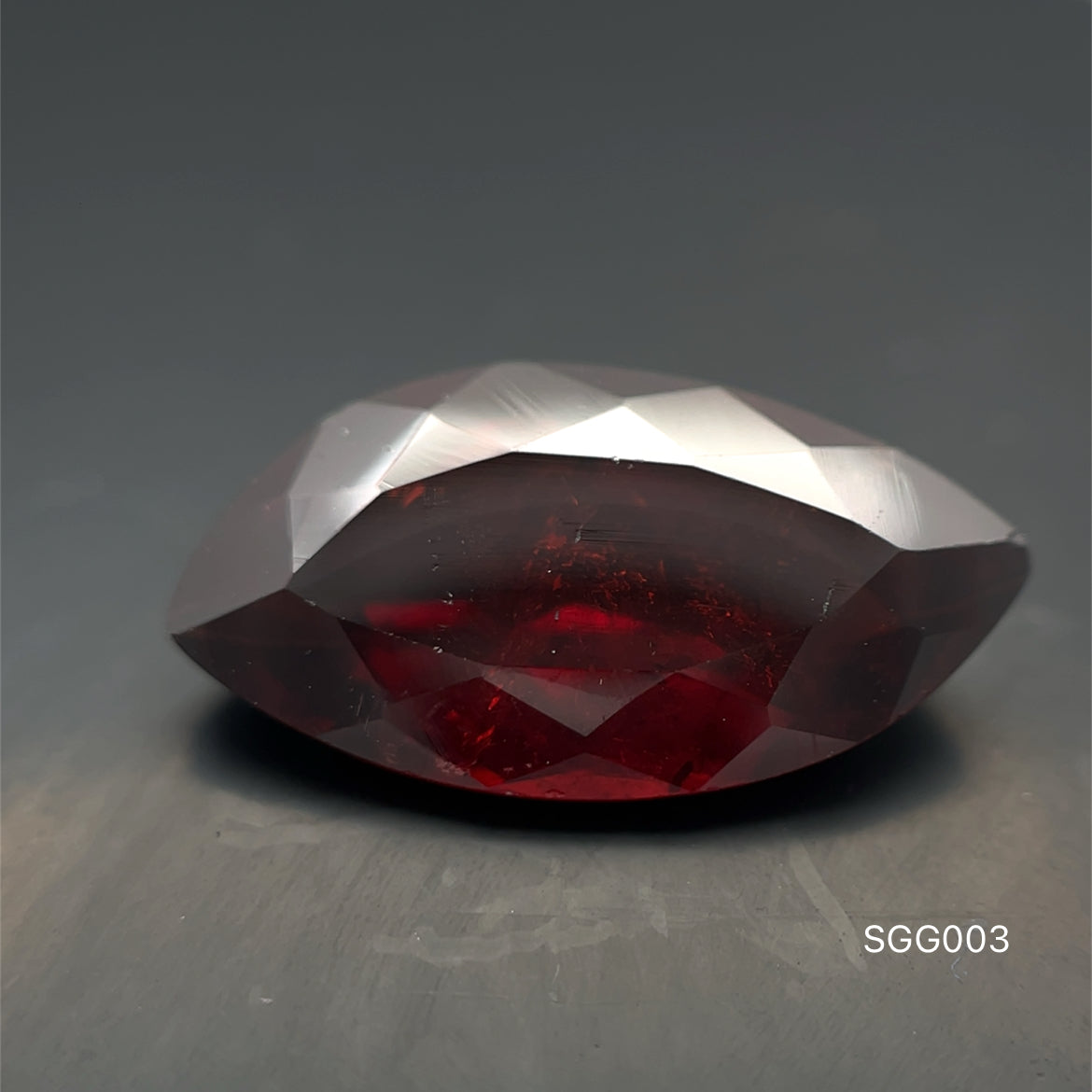 GRANATE 16.72 X 8.71 MM 6.975 CT