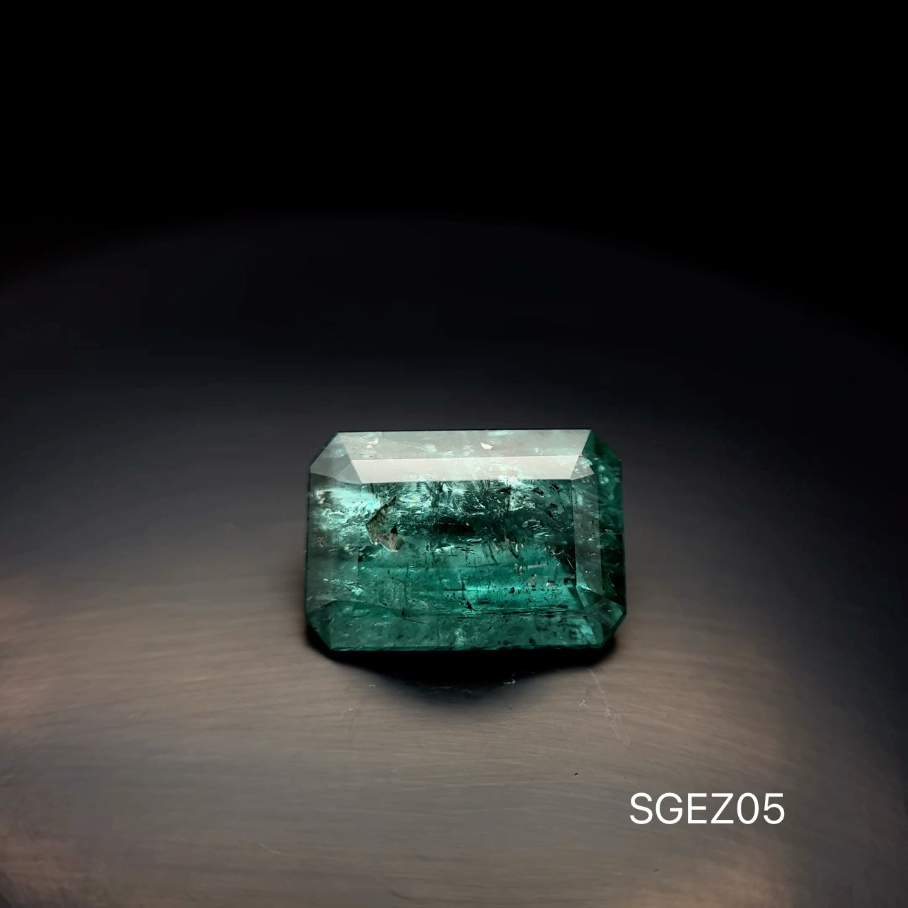 ESMERALDA ZAMBIA 4.90 CT/ 8.98 X 12.90 MM