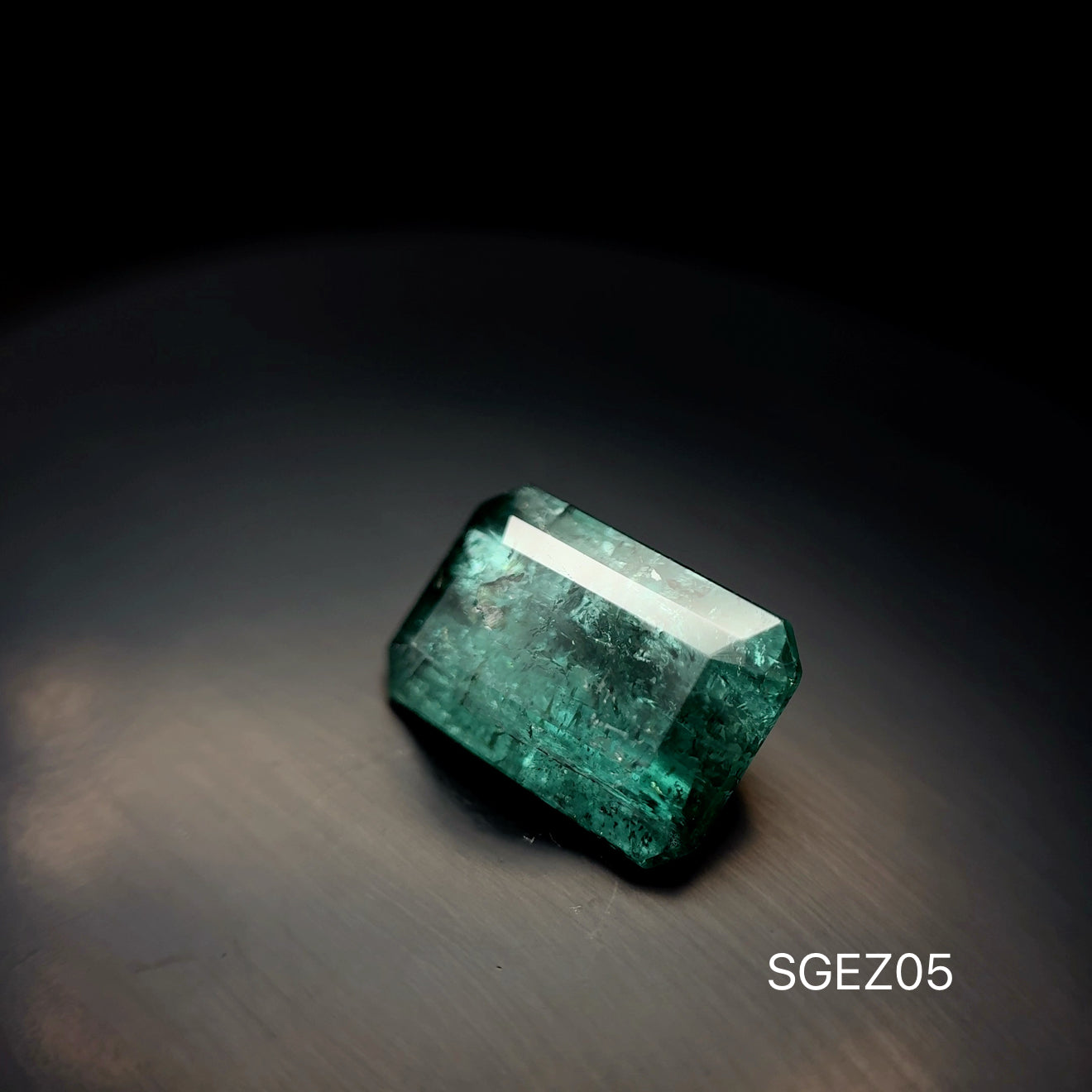 ESMERALDA ZAMBIA 4.90 CT/ 8.98 X 12.90 MM