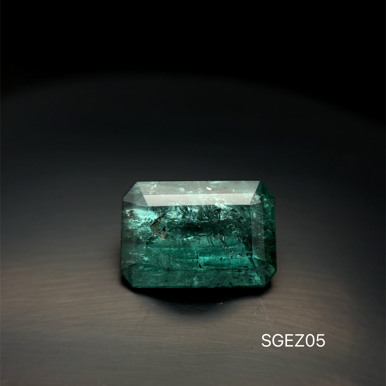 ESMERALDA ZAMBIA 4.90 CT/ 8.98 X 12.90 MM