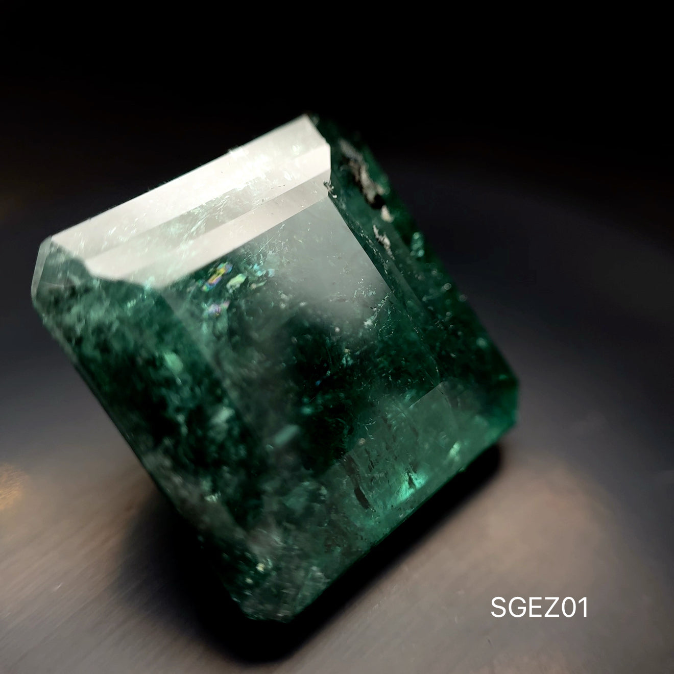ESMERALDA ZAMBIA / 31.51 CT/ 19.30 X 19.61 MM