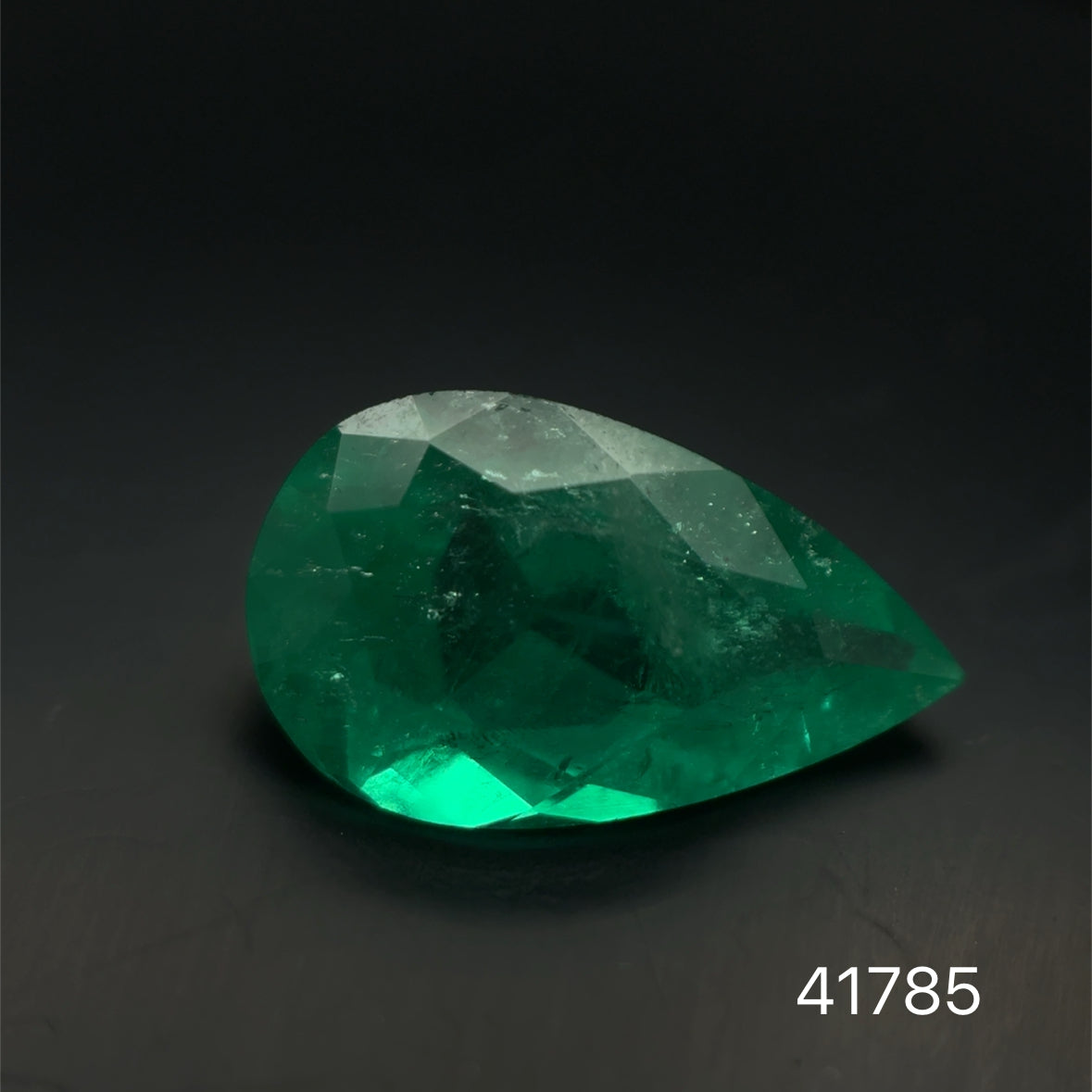 ESMERALDA CDTEC PERA 2.53 CT  13.08 X 7.82 MM