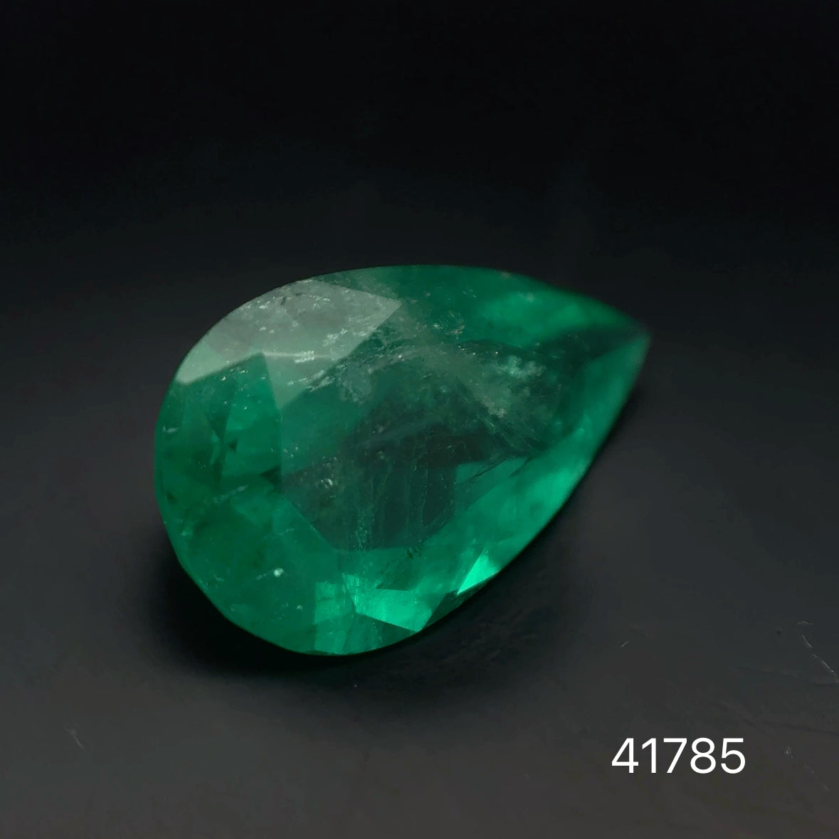 ESMERALDA CDTEC PERA 2.53 CT  13.08 X 7.82 MM