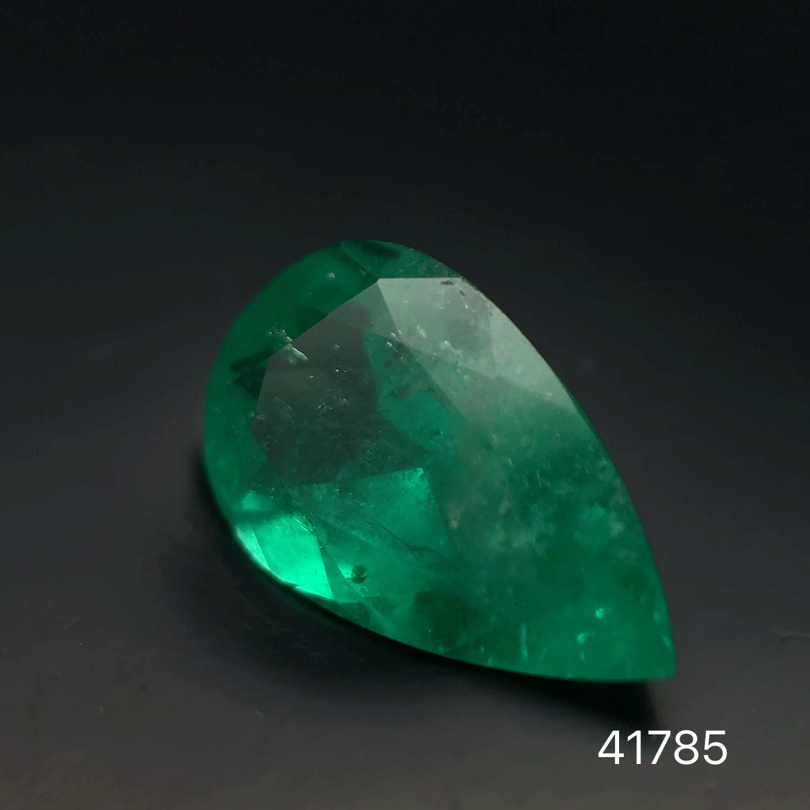 ESMERALDA CDTEC PERA 2.53 CT  13.08 X 7.82 MM