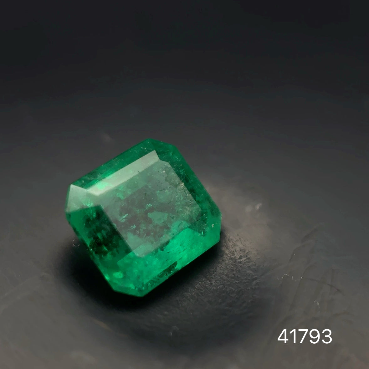 ESMERALDA CDTEC ESMERALDA  0.85 CT  6.67 X 5.69 MM