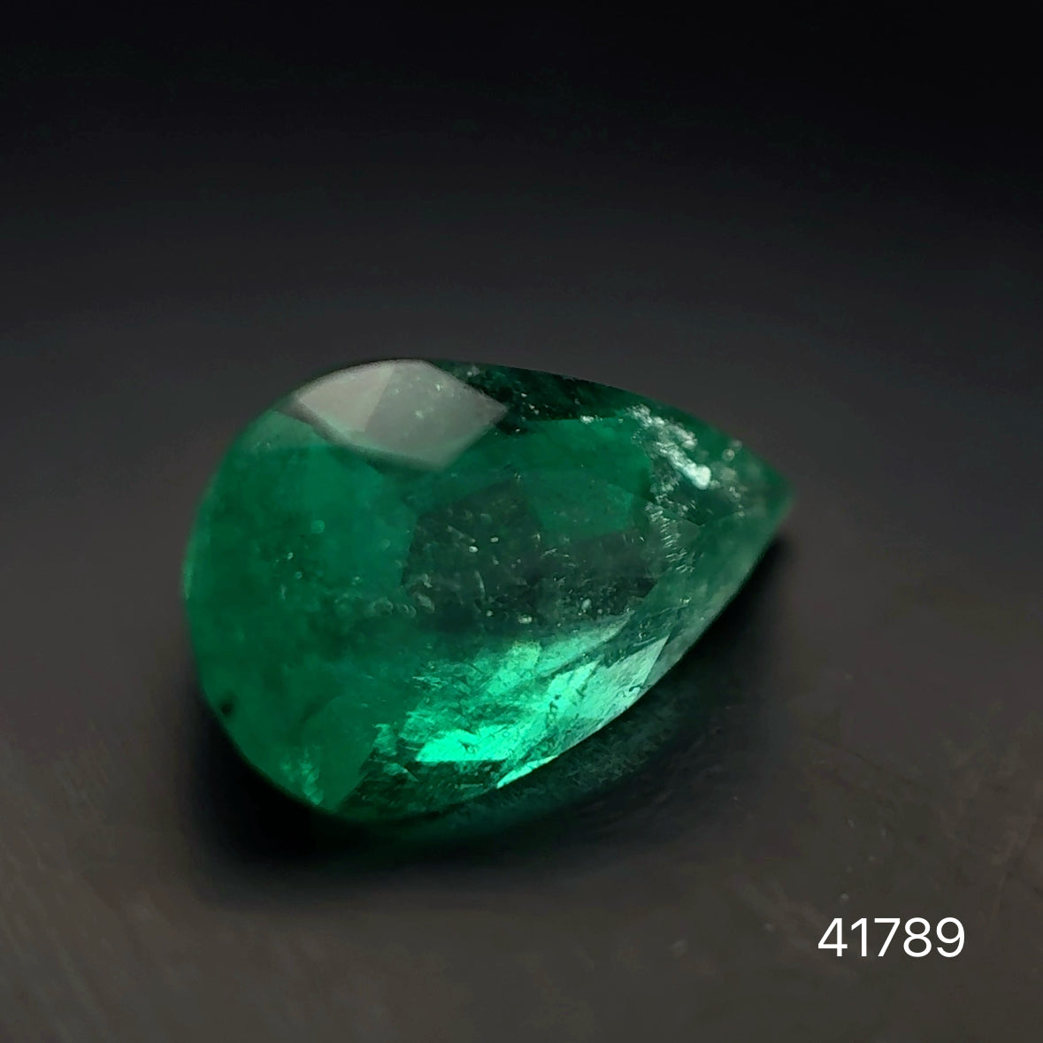 ESMERALDA CDTEC PERA 1.81 CTS 10.86 X 6.47 MM