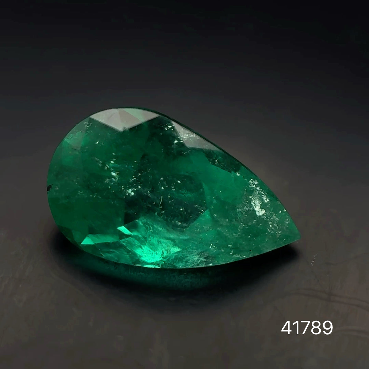 ESMERALDA CDTEC PERA 1.81 CTS 10.86 X 6.47 MM