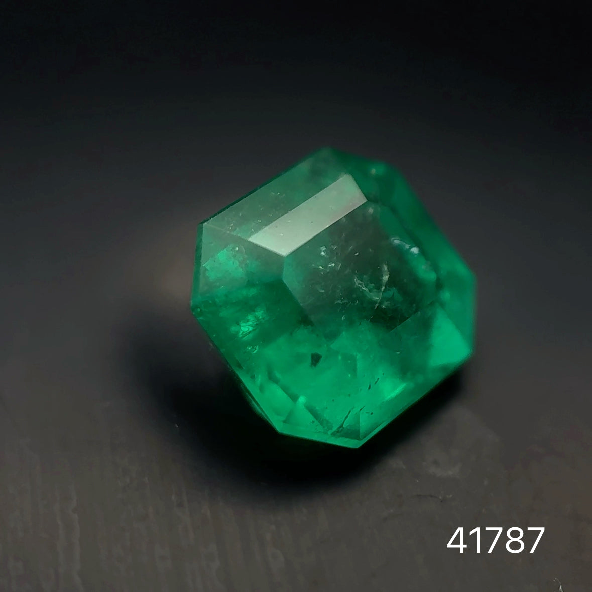 ESMERALDA CDTEC ESMERALDA 2.13 CTS 8.15 X 7.33 5.41 MM