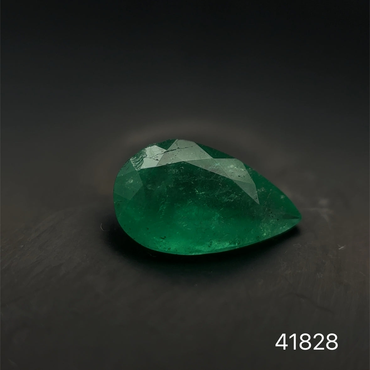 ESMERALDA CDTEC PERA/ .76 CT/ 8.45 X 5.12 X 3.26 MM