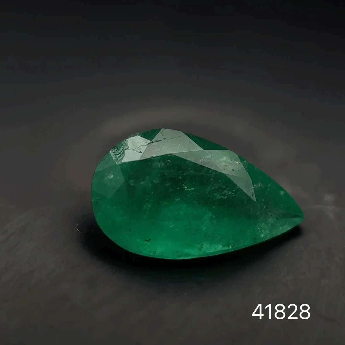 ESMERALDA CDTEC PERA/ .76 CT/ 8.45 X 5.12 X 3.26 MM