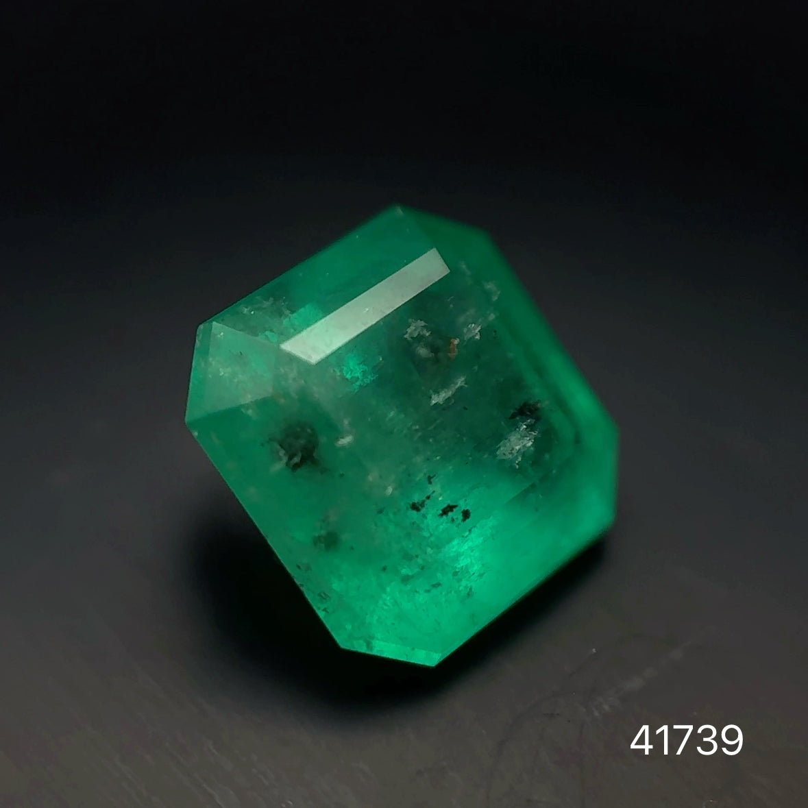 ESMERALDA CDTEC ESMERALDA 3.73 CTS 9.58 X 9.30 MM