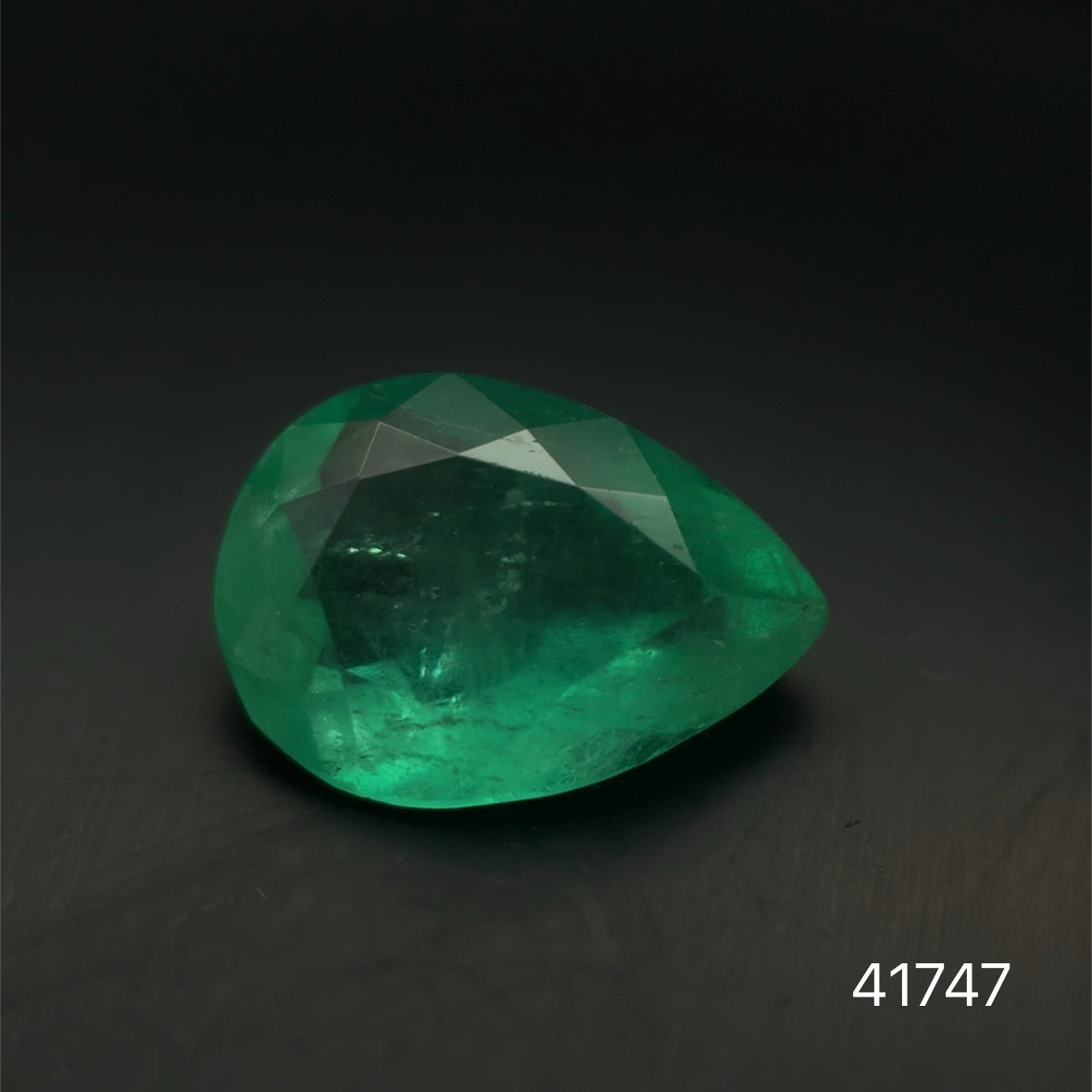 ESMERALDA CDTEC PERA/ 2.45 CT/ 11.48 X 8.27 X 4.62 MM