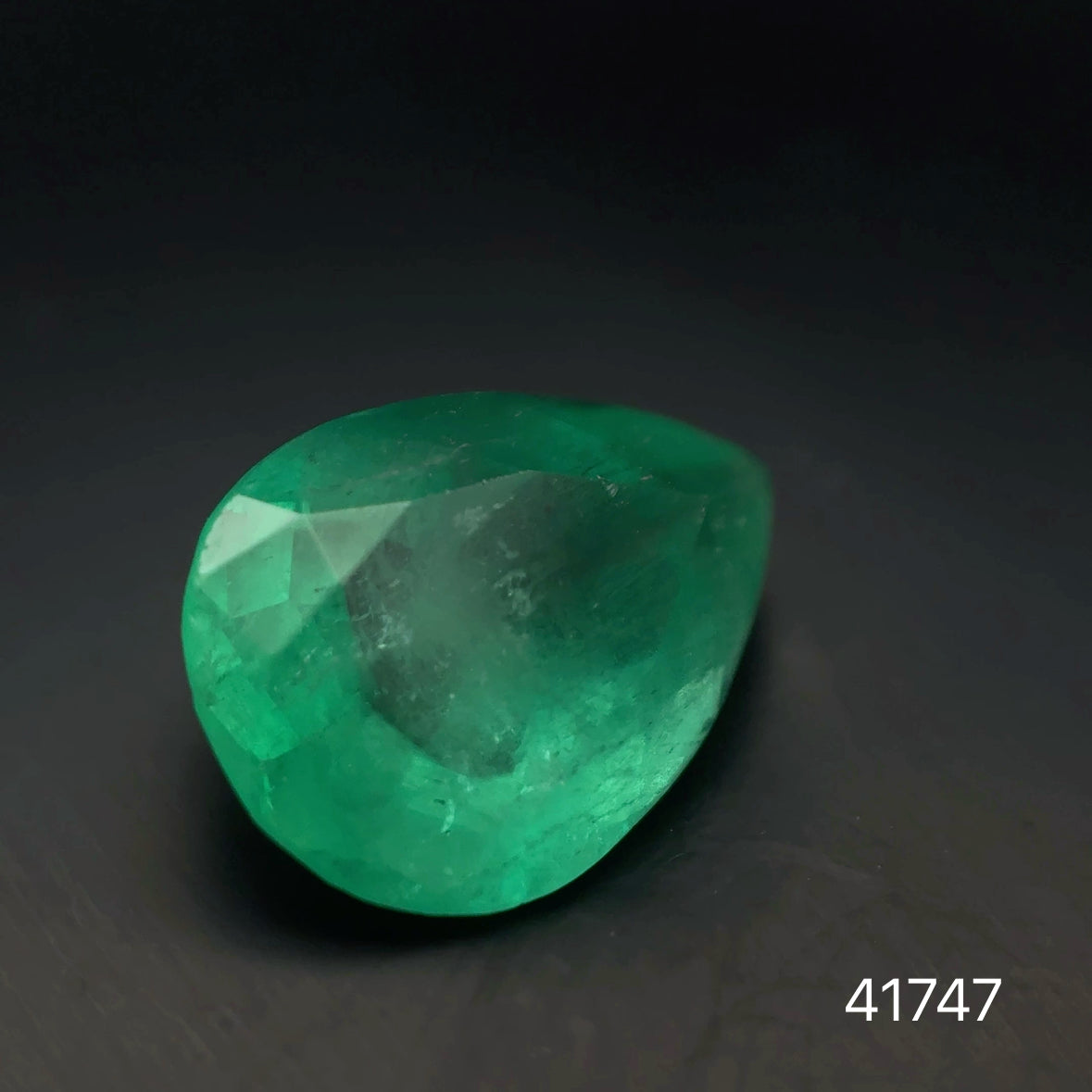ESMERALDA CDTEC PERA/ 2.45 CT/ 11.48 X 8.27 X 4.62 MM
