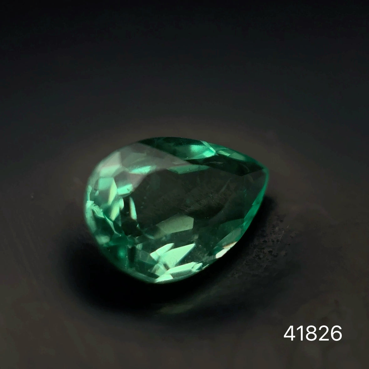 ESMERALDA CDTEC PERA/ .72 CT/ 7.77 X 5.15 X 3.19 MM