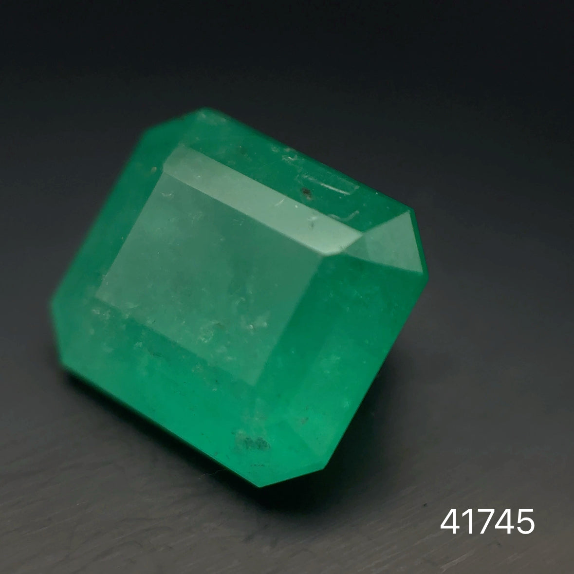 ESMERALDA CDTEC ESMERALDA 4.75 CTS 10.70 X 9.41 MM