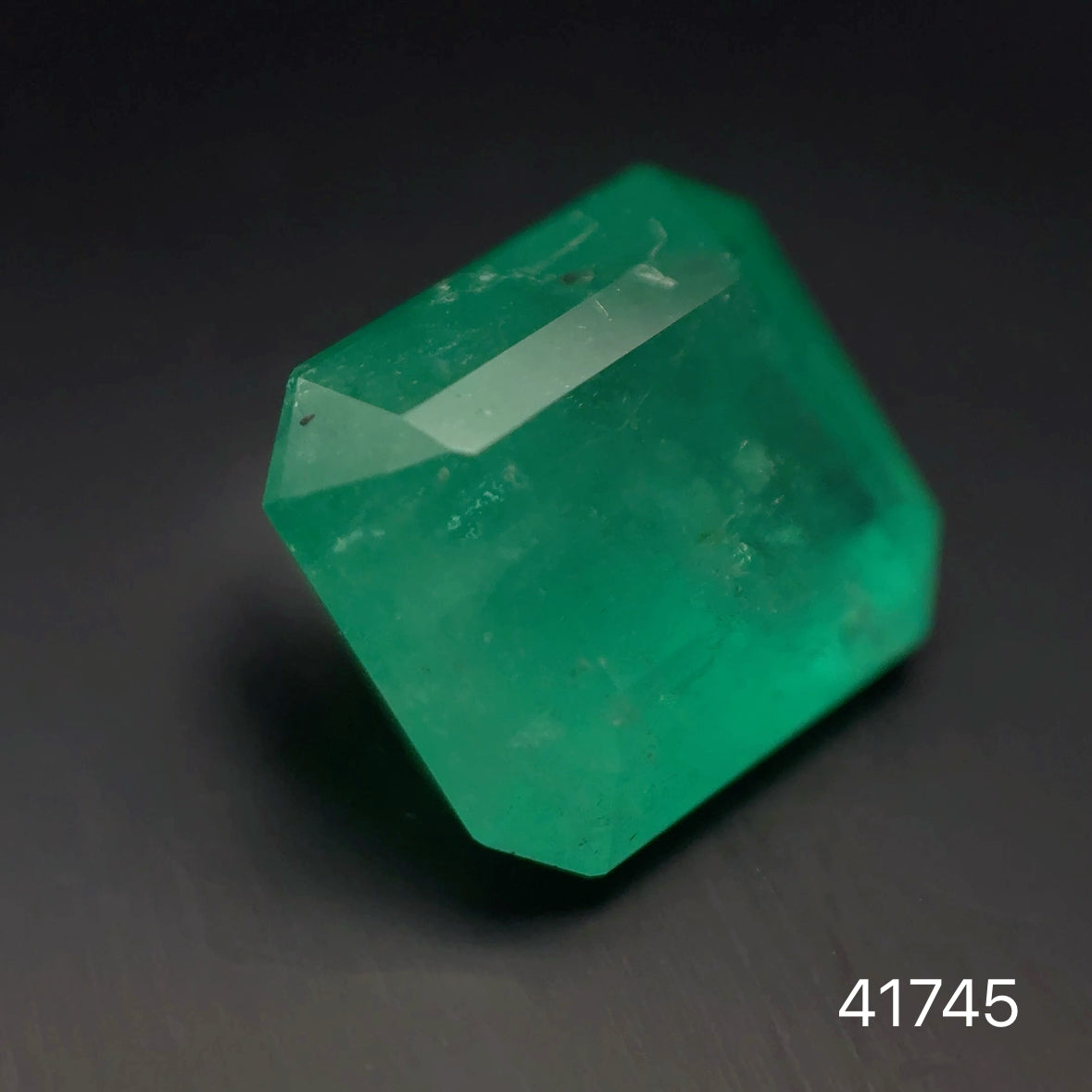 ESMERALDA CDTEC ESMERALDA 4.75 CTS 10.70 X 9.41 MM