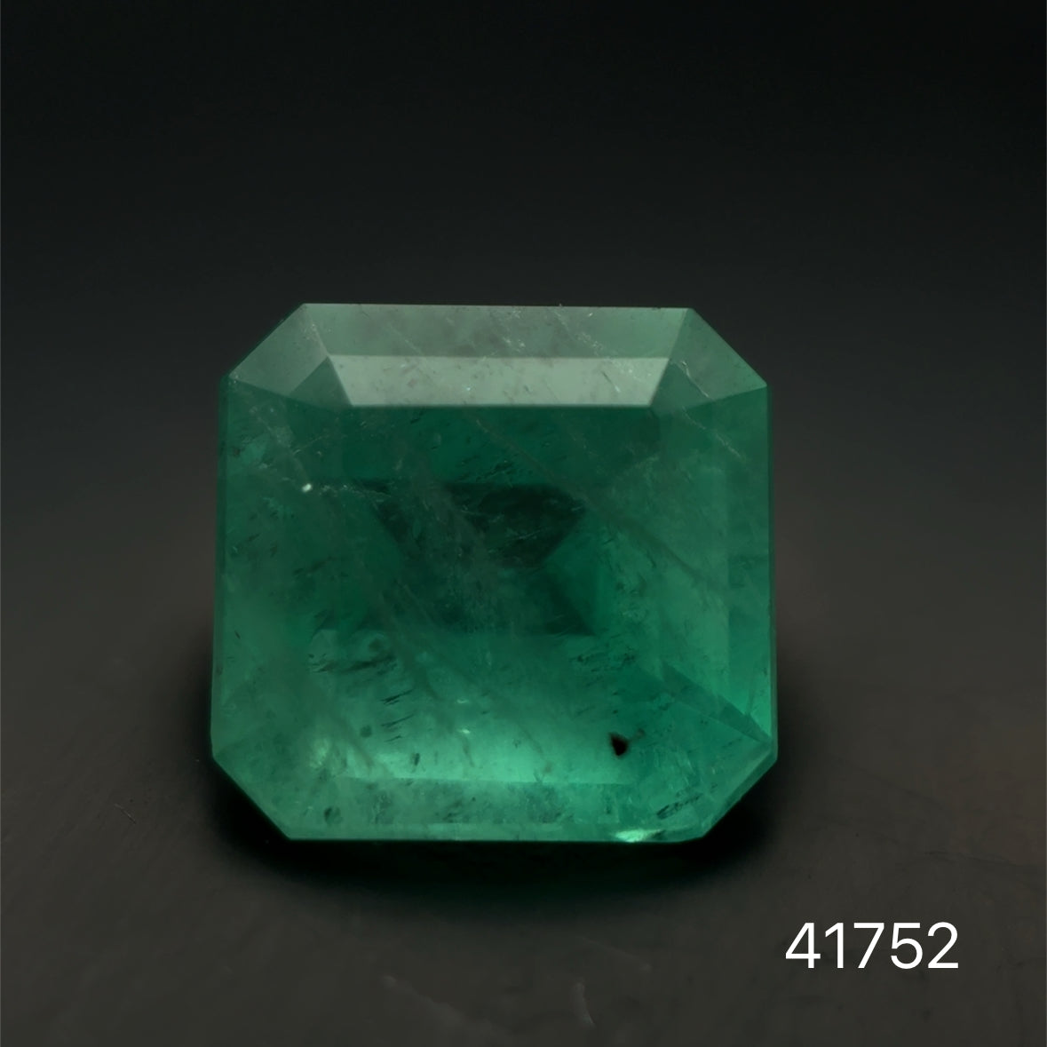 ESMERALDA CDTEC ESMERALDA 2.42 CTS 8.17 X 7.83 MM