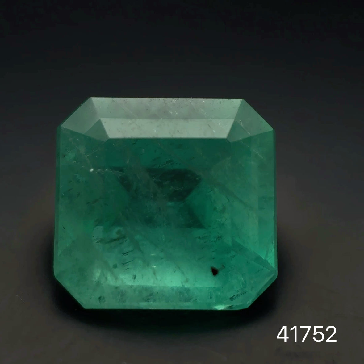ESMERALDA CDTEC ESMERALDA 2.42 CTS 8.17 X 7.83 MM