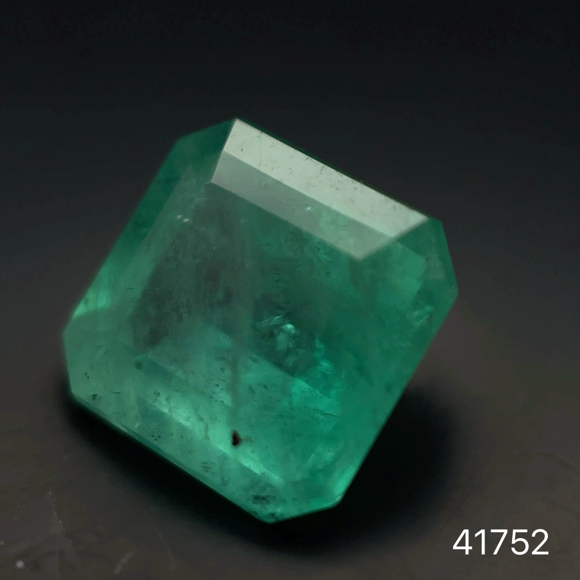 ESMERALDA CDTEC ESMERALDA 2.42 CTS 8.17 X 7.83 MM
