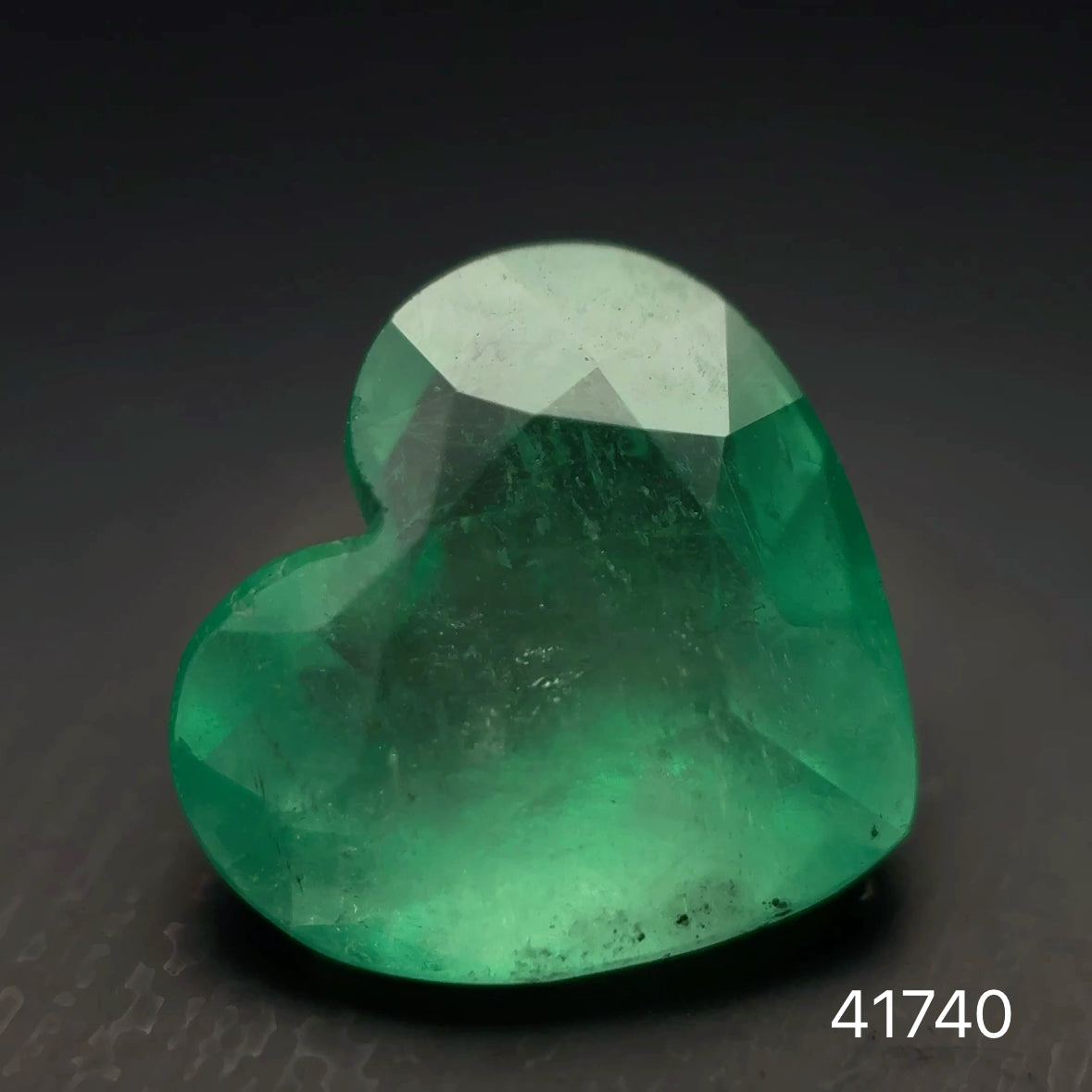 ESMERALDA CDTC CORAZON 2.54 CTS 8.87 X 9.65 MM