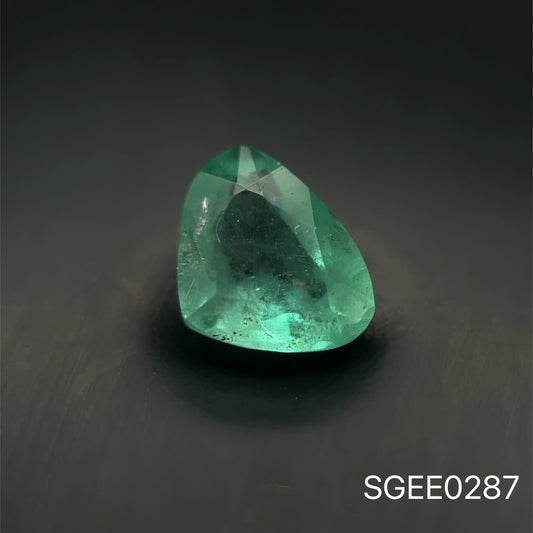 ESMERALDA NATURAL COLOMBIANA CORTE TRILLON 1.105 CT 6.2 X 7.8 MM