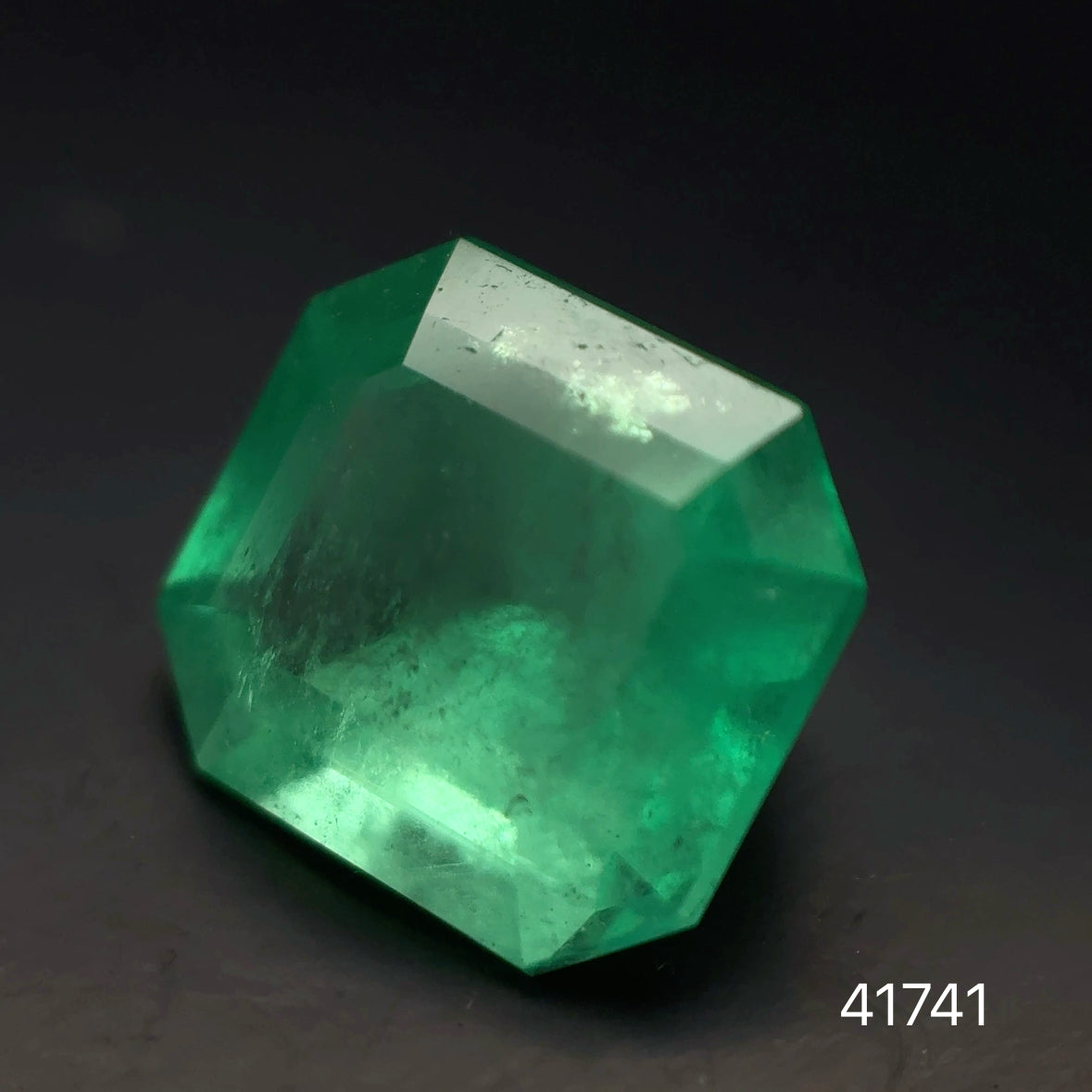 ESMERALDA CDTEC ESMERALDA 4.08 CTS 10.96 X 9.46 X 6.64 MM