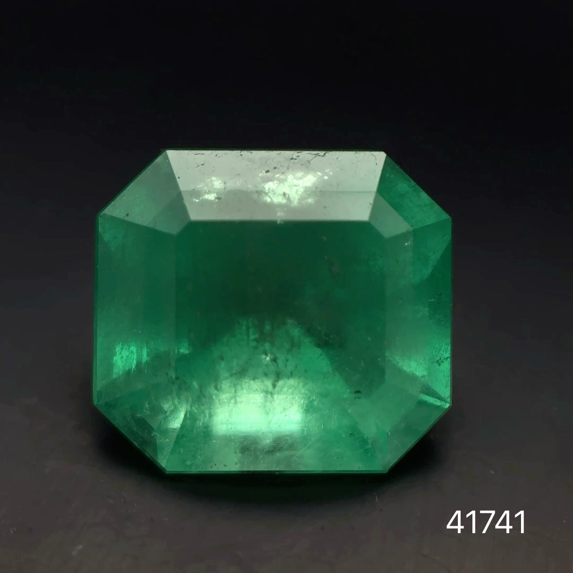 ESMERALDA CDTEC ESMERALDA 4.08 CTS 10.96 X 9.46 X 6.64 MM