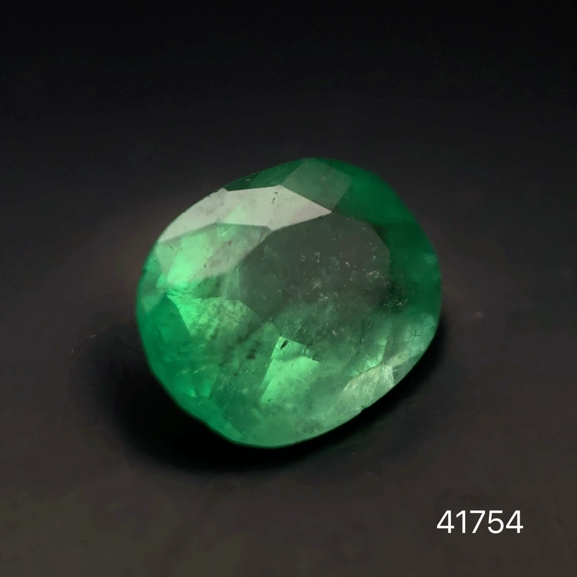 ESMERALDA CDTEC OVAL 1.22 CTS 8.40 X 6.39 X 3.65 MM