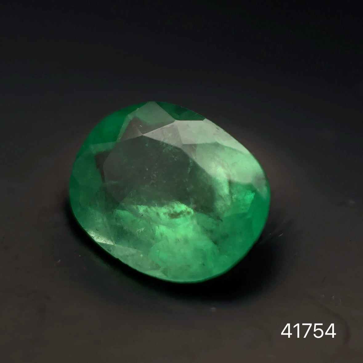 ESMERALDA CDTEC OVAL 1.22 CTS 8.40 X 6.39 X 3.65 MM