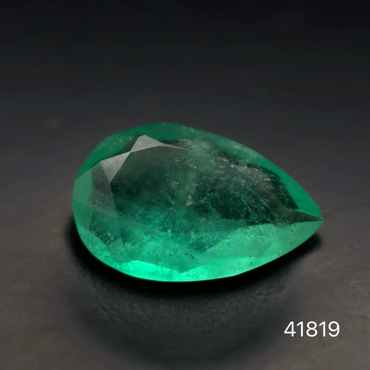ESMERALDA CDTEC PERA 0.97 CT / 9.57 X 6.29  MM