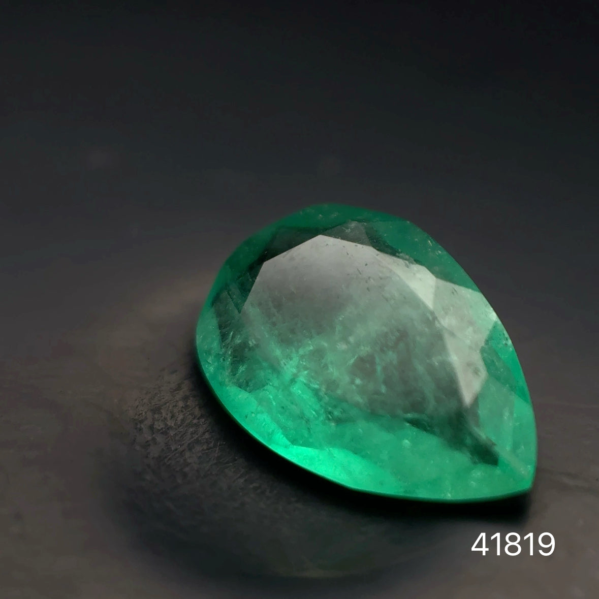 ESMERALDA CDTEC PERA 0.97 CT / 9.57 X 6.29  MM