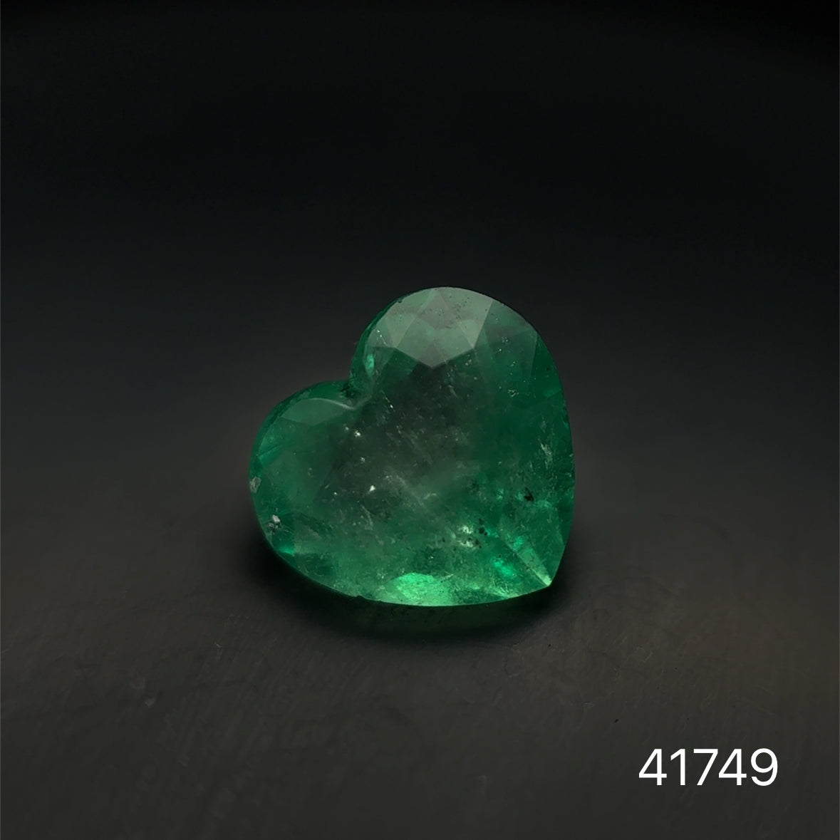 ESMERALDA CDTEC CORAZON 2.43 CTS 8.55 X 9.02 MM