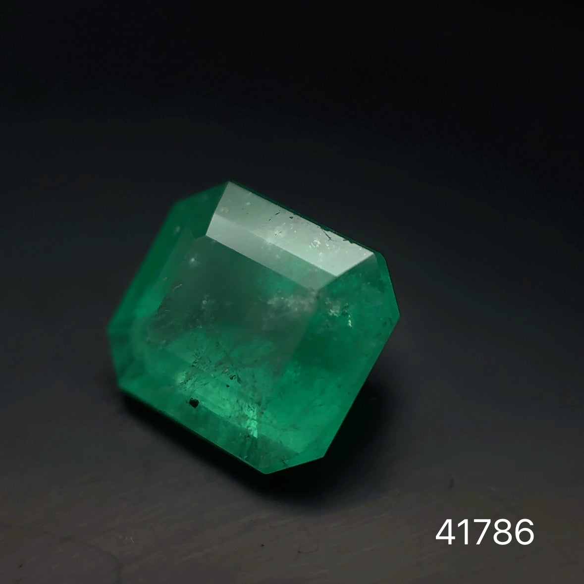 ESMERALDA CDTEC ESMERALDA 3.95 CT  10.05 X 8.78 MM