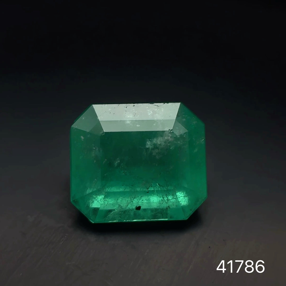 ESMERALDA CDTEC ESMERALDA 3.95 CT  10.05 X 8.78 MM