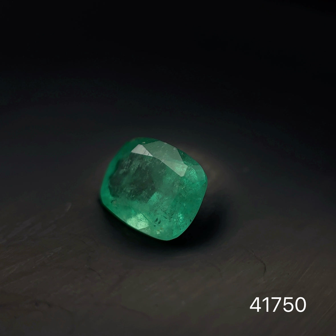 ESMERALDA CDTEC CUSHION 1.05 CTS 7.30 X 5.95 MM