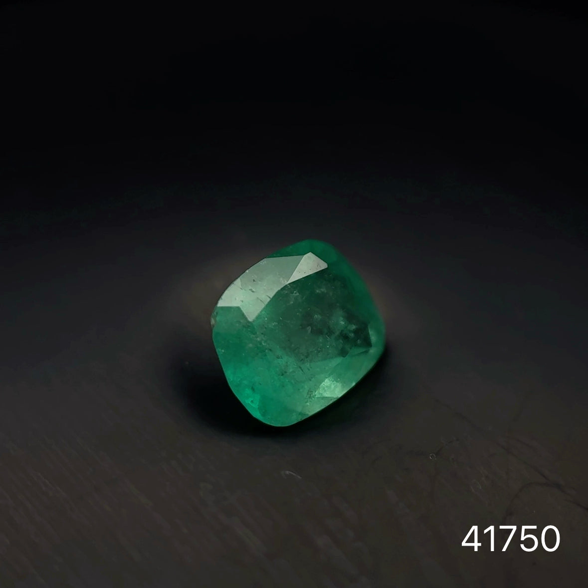 ESMERALDA CDTEC CUSHION 1.05 CTS 7.30 X 5.95 MM