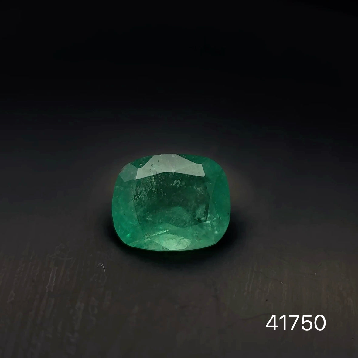 ESMERALDA CDTEC CUSHION 1.05 CTS 7.30 X 5.95 MM