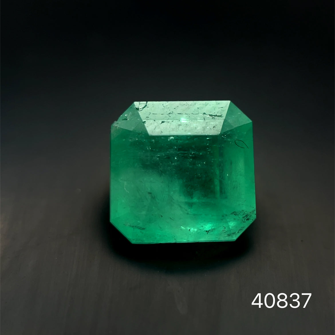 ESMERALDA CDTEC 8.27 x 8.11 x 5.72 MM 2.86 CTS