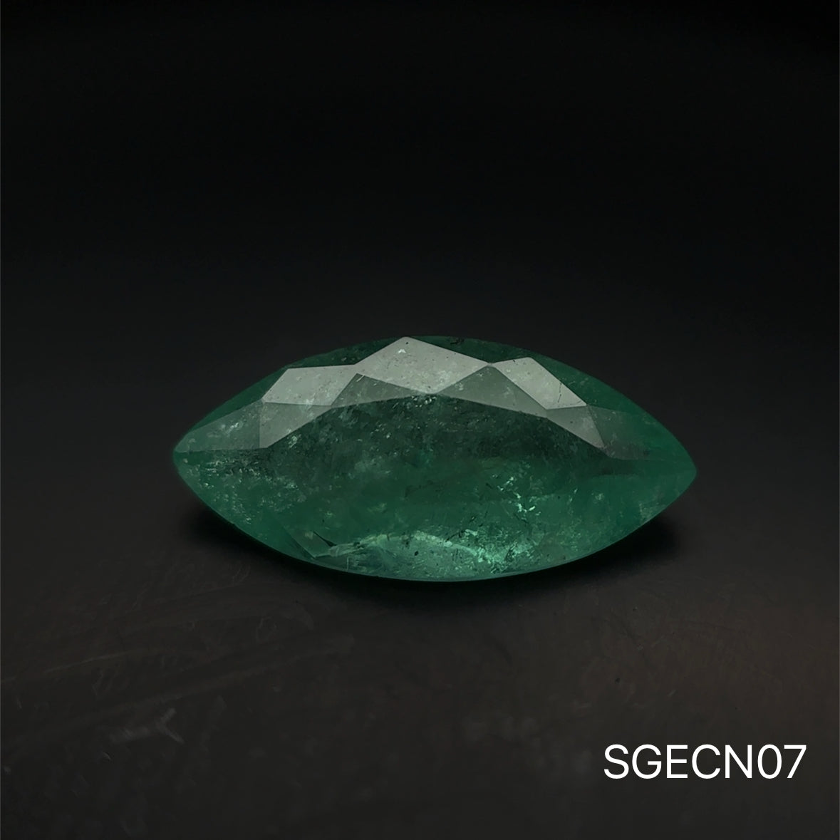 ESMERALDA COLOMBIA MARQUISSE 2.69 CTS 7.12 X 14.95 MM