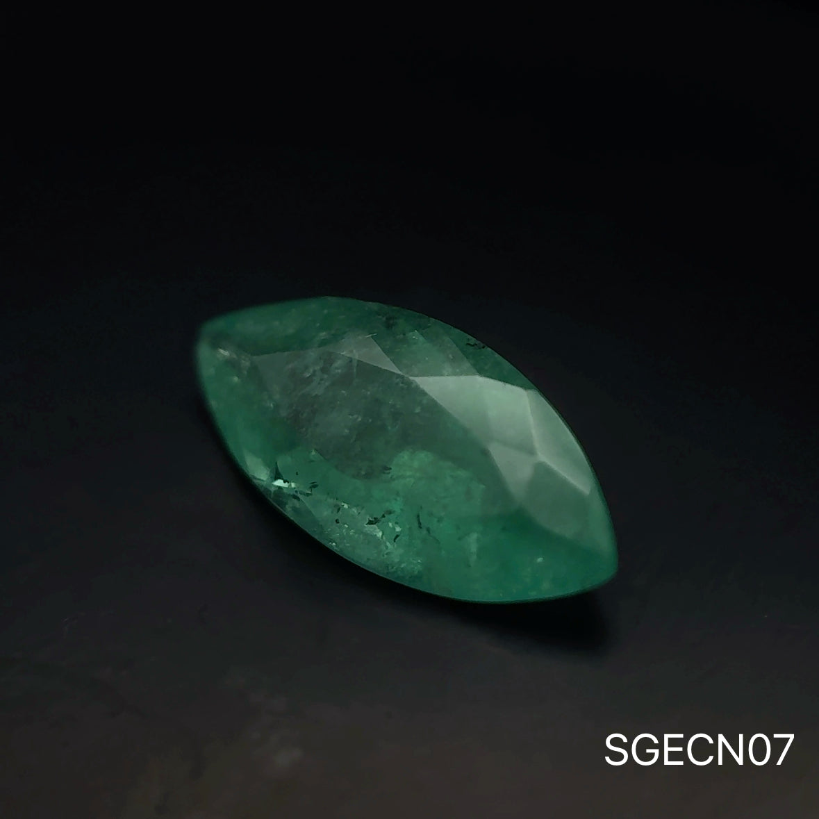 ESMERALDA COLOMBIA MARQUISSE 2.69 CTS 7.12 X 14.95 MM